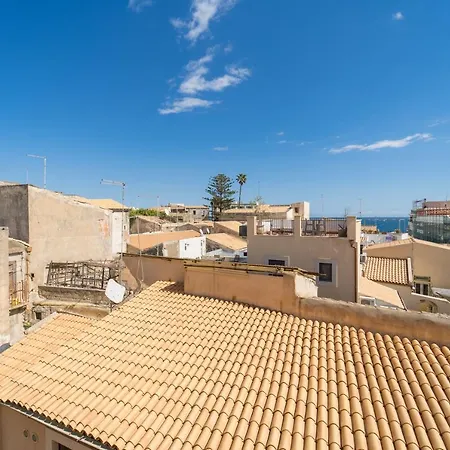 A Look At Ortigia - Bright Syracuse