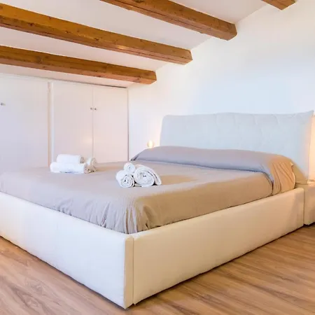 A Look At Ortigia - Bright Apartment Syracuse